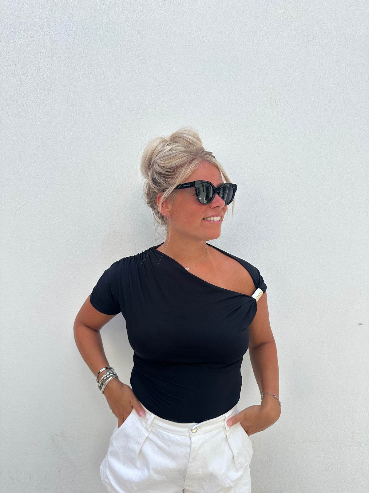 Veya - All Black