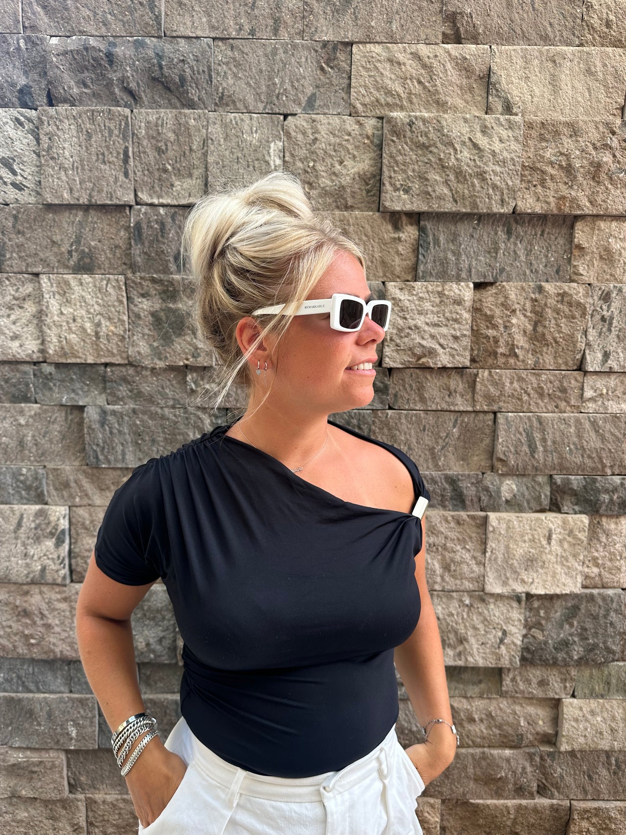 Flair - Black / White
